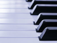 Grand Piano vs. Electric Keyboard – Which Should I Play?